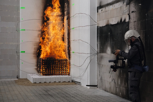  Praxisnahe Brandschutzweiterbildung mit Fachexkursionen und Trainings in Laboren. 