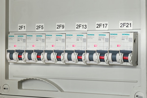  Der Siemens-Brandschutzschalter wird in Kombination mit Leitungsschutzschaltern (LS-Schalter) oder auch mit Fehlerstrom-/Leitungsschutzschaltern (FI/LS-Schalter) einsetzen. 