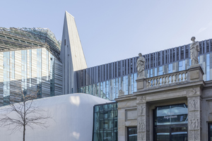  Das Schinkeltor ist in die Westfassade des Neuen Augusteums integriert. Es ist das einzige erhaltene Baufragment des Universitätskomplexes am Augustusplatz aus dem 19. Jahrhundert. 