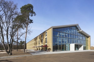  Mit einer Bruttogeschossfläche von 13.500 m2 ist die „Alnatura Arbeitswelt“ das größte Gebäude Europas, dessen Außenfassade aus Lehm besteht.  