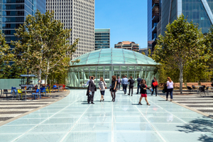  Glasboden im Salesforce Transit Center, 161 mm dick, rutschfest und zwei Stunden gegen Feuer schützend 