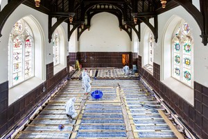  Der Speisesaal des altehrwürdigen Oriel College in Oxford wurde mit dem Flächenheizungssystem „tempusDRY ROCK 30-16 AB“ ausgestattet 