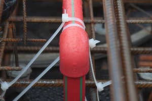  <div class="bildtext">„aquatherm red pipe“ besteht aus dem Werkstoff „fusiolen® PP-R FS“. Dieser bietet durch seine schwerentflammbaren Eigenschaften und seine Korrosionsbeständigkeit eine hohe Sicherheit.</div> 