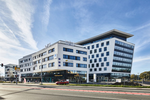  Im Medicalcube sorgen hochwertige und anspruchsvolle Brandschutzlösungen von Novoferm in Verbindung mit Transparenz für maximalen Tageslichteinfall 