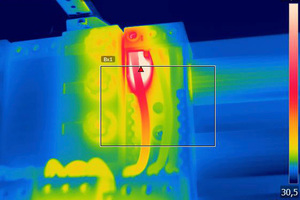  Trotz gleichem Stromfluss weist ein Anschluss eine erhebliche Übertemperatur gegenüber den beiden jeweils gleich belasteten Außenleitern auf. Eine Indiz für Mängel beim Anschluss der Leiter oder erhöhte Übergangswiderstände. 