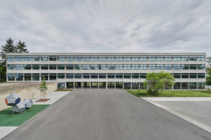  Seit 2006 steht das Gymnasium am Deutenberg in Villingen-Schwenningen unter Denkmalschutz und wurde in den vergangenen Jahren umfangreich saniert und dabei modernisiert, wobei der ursprüngliche Charakter erhalten blieb. 