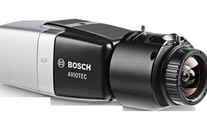  Brand- und Rauchmeldekamera „Aviotec IP starlight 8000“ mitintegrierter Video-Analytik. 