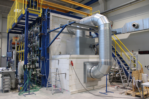  <div class="bildtext">Geprüfte Sicherheit: Trox hat alle Grundkomponenten (Zuluftventilator, Abluftventilator, Regelungstechnik, Öffnungssystem, Druckdifferenzsensoren und Frequenzumrichter für die Regelung der Ventilatoren) gemäß DIN EN 12101-6: 2022-11 (Festlegung von Differenzdrucksystemen und Bausätze) in Zusammenarbeit mit der Materialprüfanstalt (MPA) Braunschweig testen lassen und die Prüfung erfolgreich bestanden.</div> 