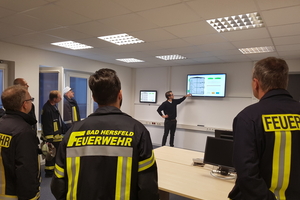  <div class="bildtext">Komplexe Technik zum Anfassen: Bei Trox X-Fans in Bad Hersfeld steht eine voll funktionsfähige Demo-Druckbelüftungsanlage, die auch zur Schulung von Feuerwehrleuten eingesetzt werden kann.</div> 