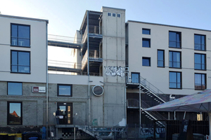  Ablesbare Struktur: Zwei neue Häuser auf der bestehenden Halle mit Zwischenraum zur Abschnittsbildung und Erschließung.  