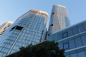  <div class="bildtext">Mit dem „FOUR Frankfurt“ entstand mitten in der City der Banker ein multifunktionales urbanes neues Stadtquartier. </div> 