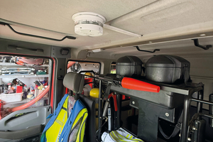  Auch in der Mannschaftskabine des Einsatzfahrzeugs der Freiwilligen Feuerwehr Martinfeld ist ein Rauchwarnmelder installiert. 