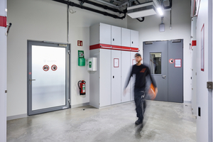  Je nach Nutzung, Sicherheitsbedarf und Gestaltungskonzept wurden im gesamten Gebäude unterschiedliche Türsysteme verbaut. Auf vielen Gängen des Innovationszentrums findet man „NovoFire“-Rohrrahmentüren in unmittelbarer Nähe zu „NovoPorta Premio“-Türen aus Stahl. 